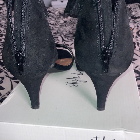 Gently used excellent condition black shoes from style & co- size 10.5 - Picture 11 of 12